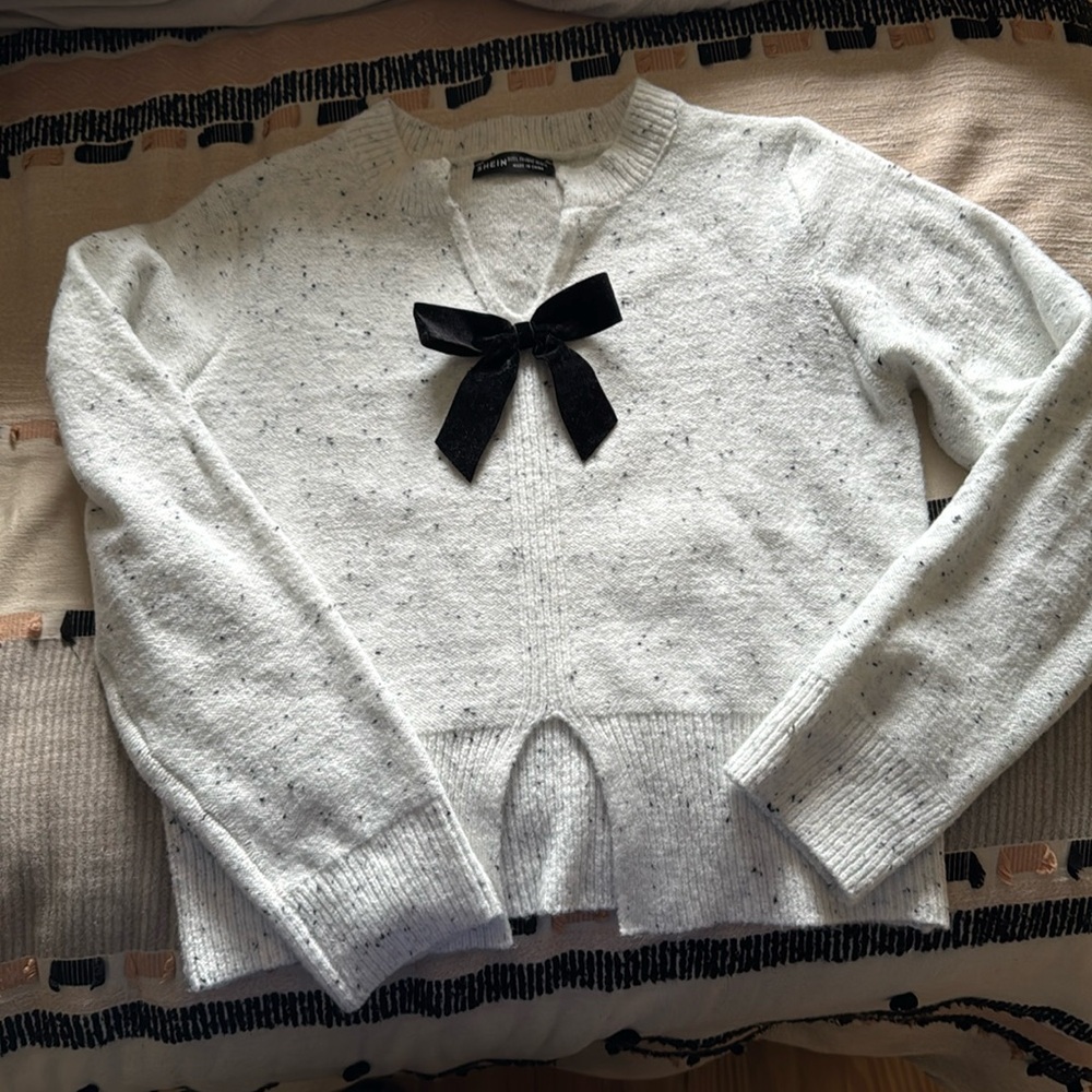 Fitted bow sweater from SHEIN